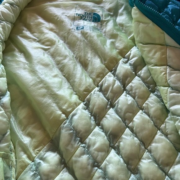 Womens North Face Thermaoball vest - Picture 5 of 5
